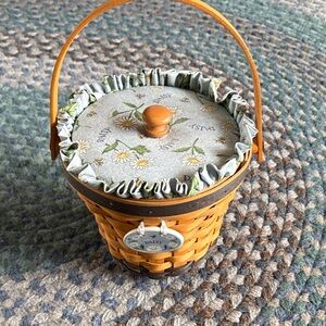 Rustic Daisy Woven Basket with Lid - Yellow